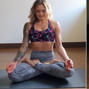 Lululemon Wunder Under Pant (Hi-Rise)
Luon Suited Jacquard Black White